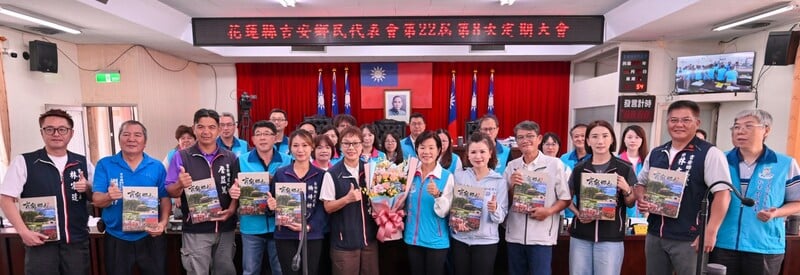 LINE_ALBUM_115.10.20_游淑貞鄉長任期畢業前夕_施政報告展成果　_代表會獻花致意_祝_0f3a2a918e717dbe.jpg